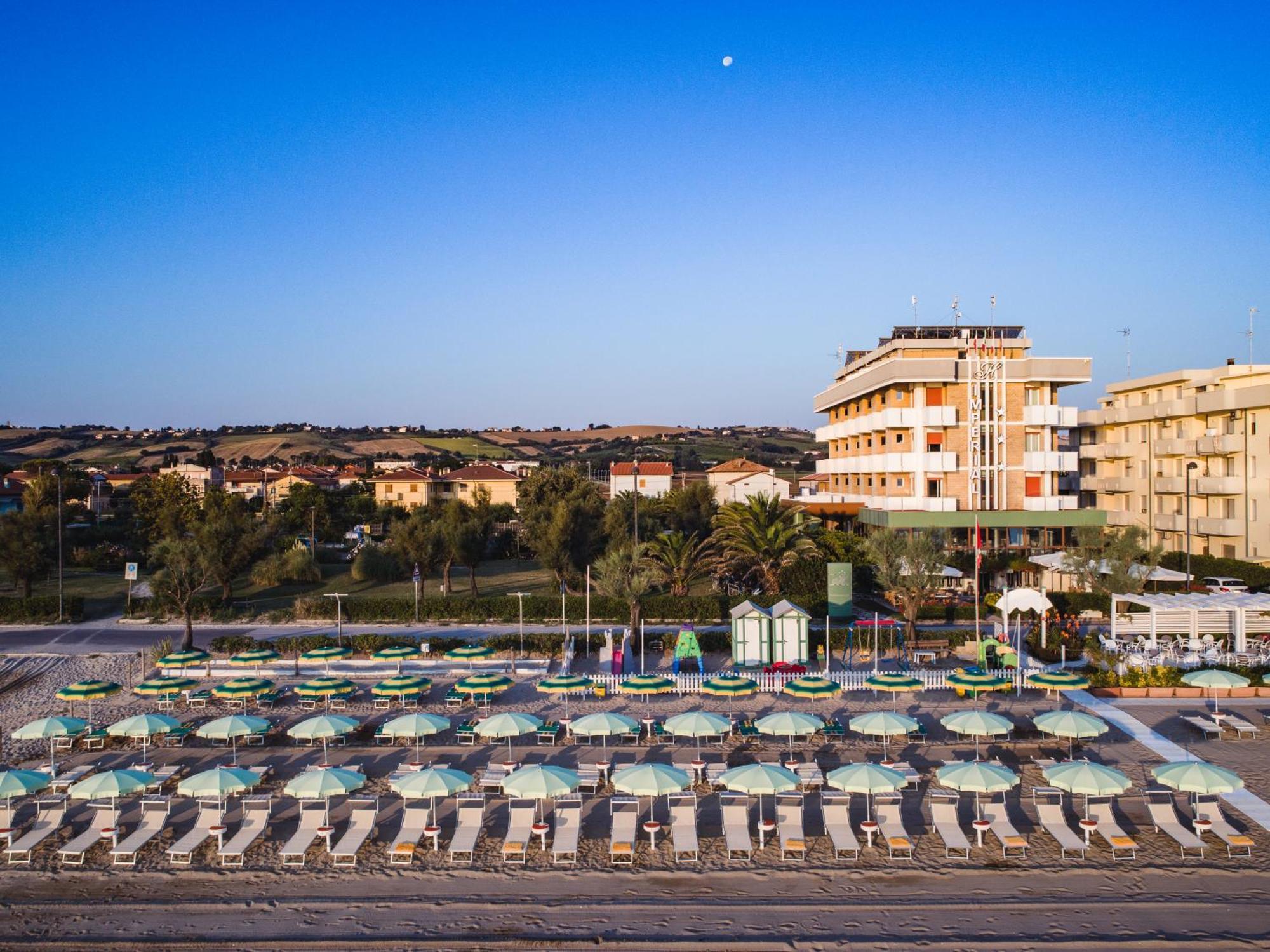 Una Hotels Imperial Beach Hotel Marotta Exteriör bild