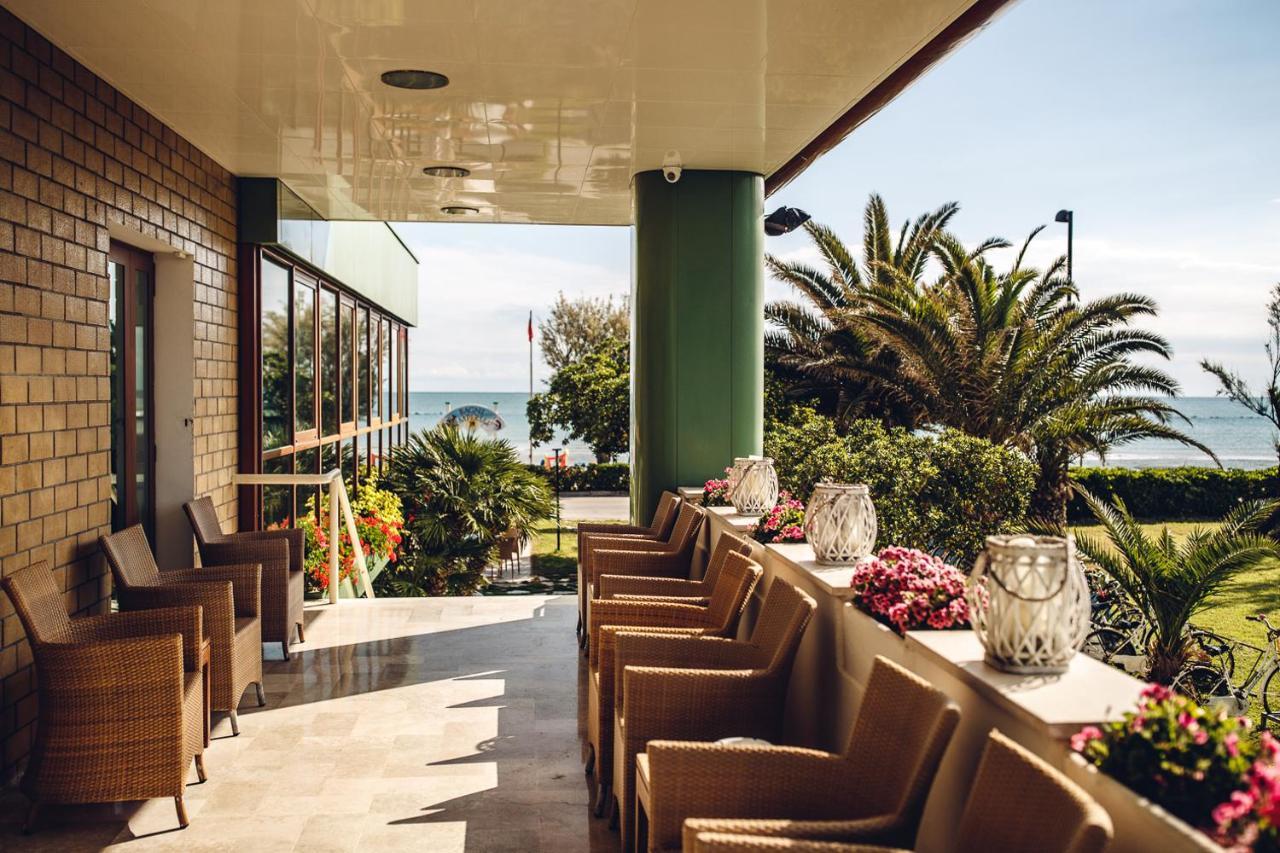 Una Hotels Imperial Beach Hotel Marotta Exteriör bild