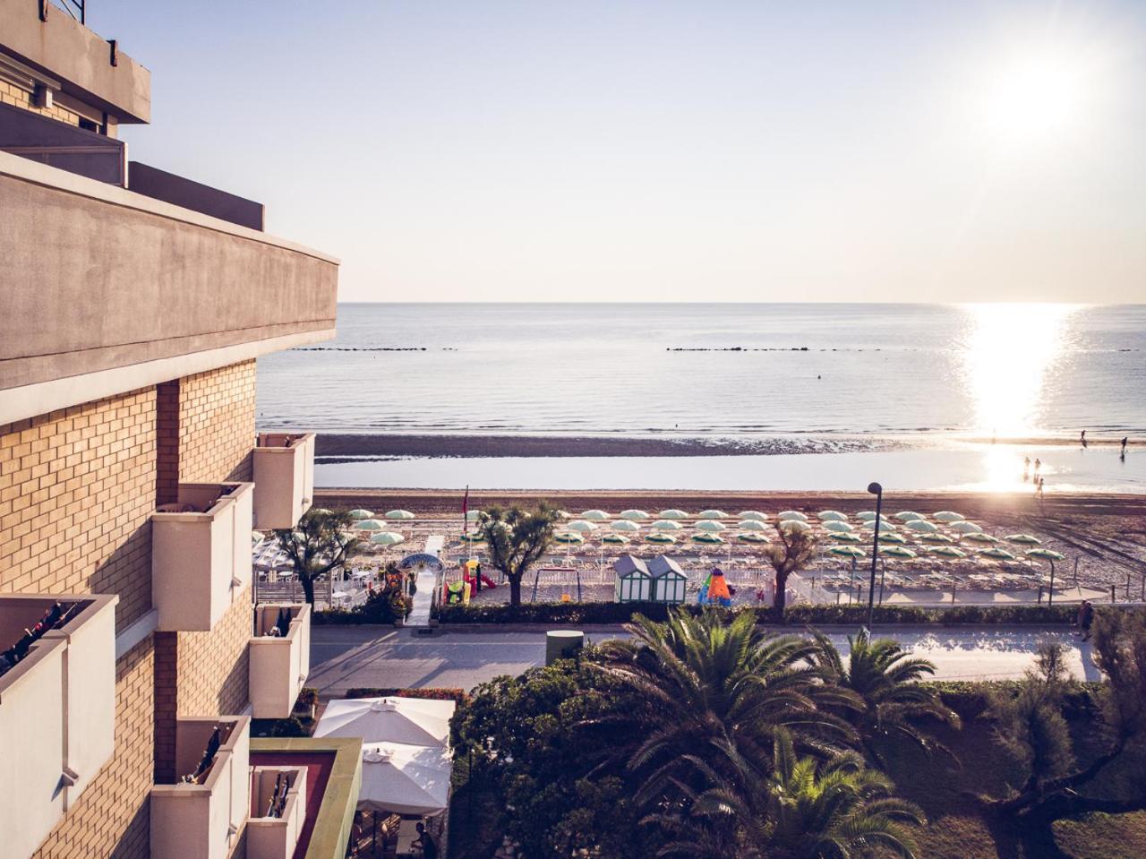 Una Hotels Imperial Beach Hotel Marotta Exteriör bild