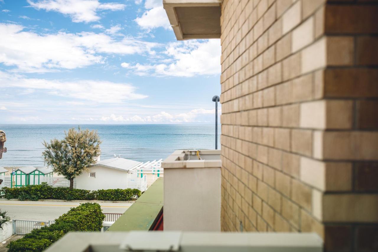 Una Hotels Imperial Beach Hotel Marotta Exteriör bild